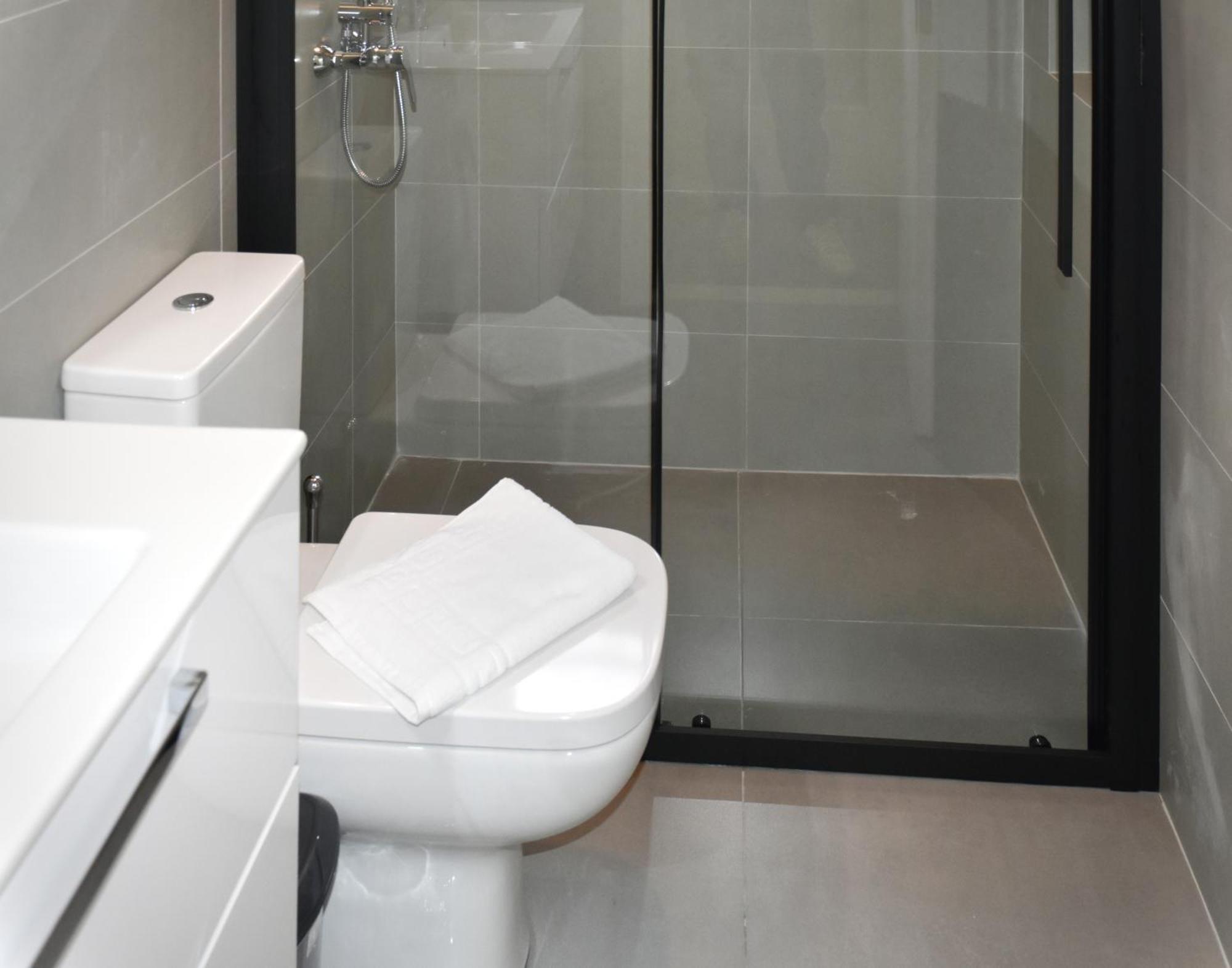 Spacious Modern Apartment In Pagkrati Athens Luaran gambar