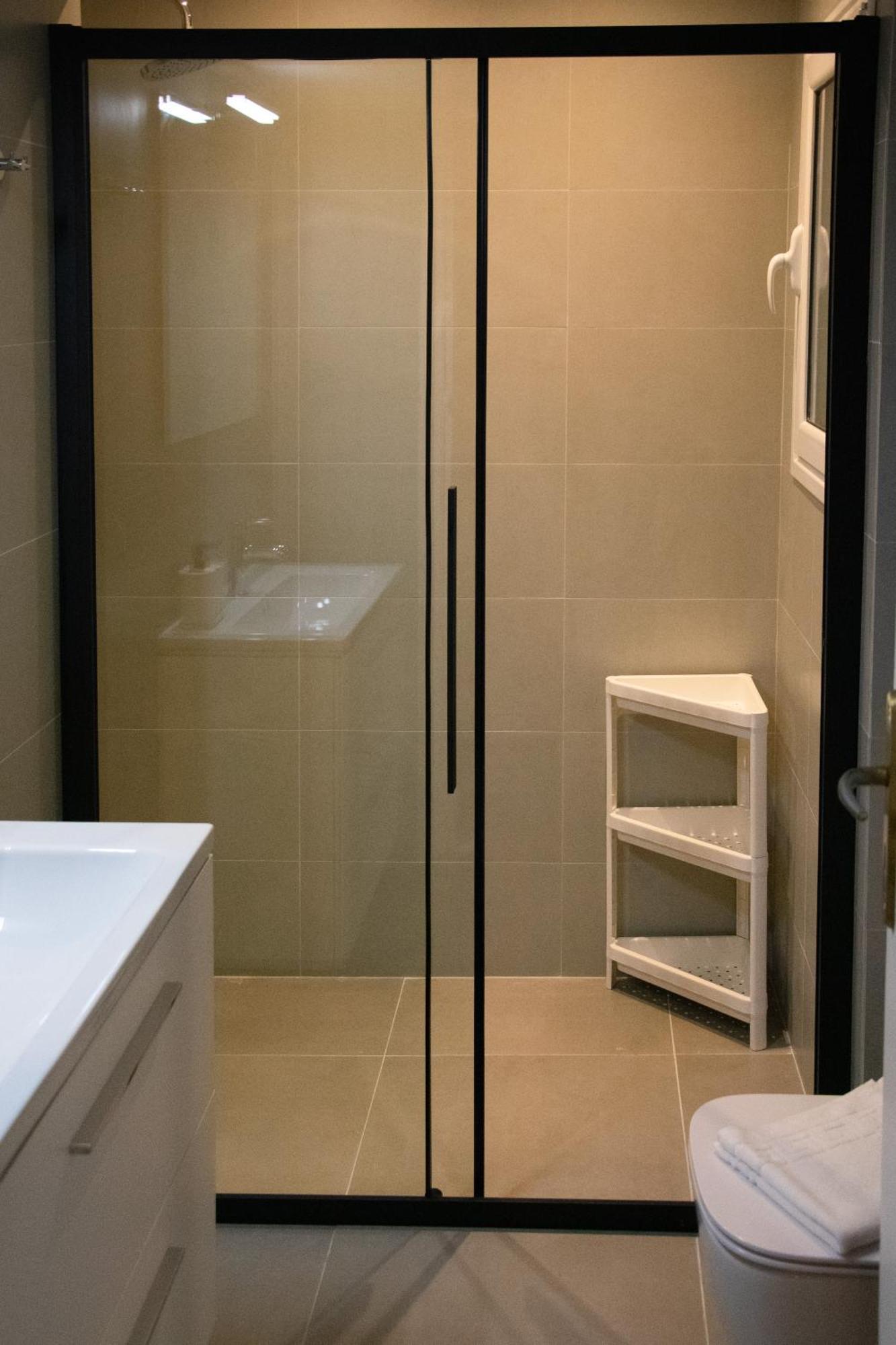 Spacious Modern Apartment In Pagkrati Athens Luaran gambar